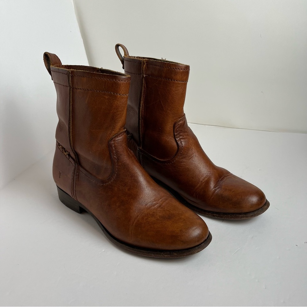 Frye Cara Short Boots Women’s Size 6B Oiled Leather Cognac Brown Pull On 1” Heel